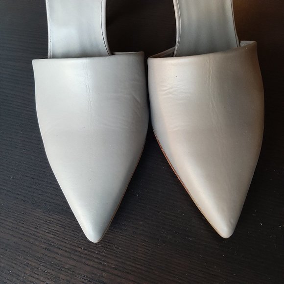 NWOT Classy Vince D'orsay Heels - Picture 3 of 7